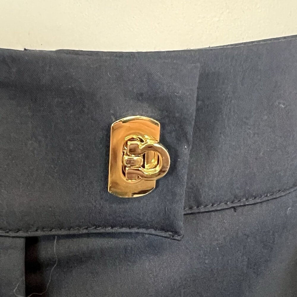 Tail Navy Shorts Women's Size 8 Gold Detail Golf Wear Nautical Coastal NWT - Picture 3 of 12